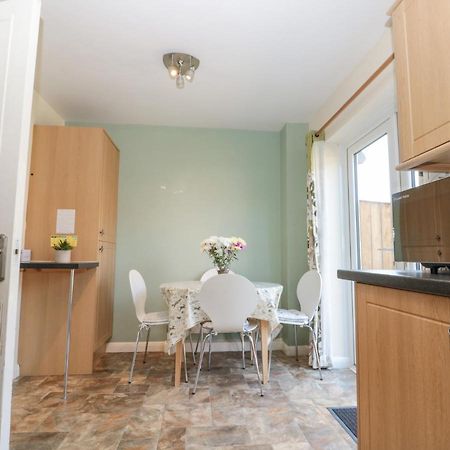 Sutton Court Villa เทิร์สก์ ภายนอก รูปภาพ